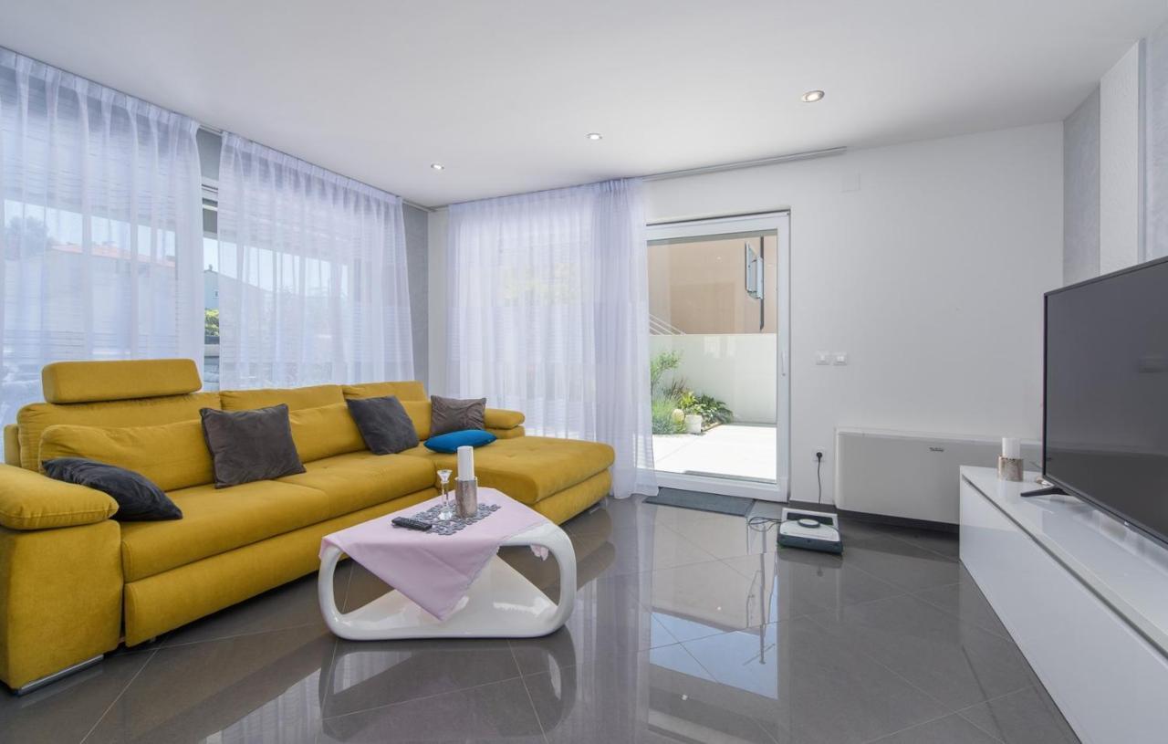 Modern Apartments With Shared Pool Near The Sea Póla Kültér fotó