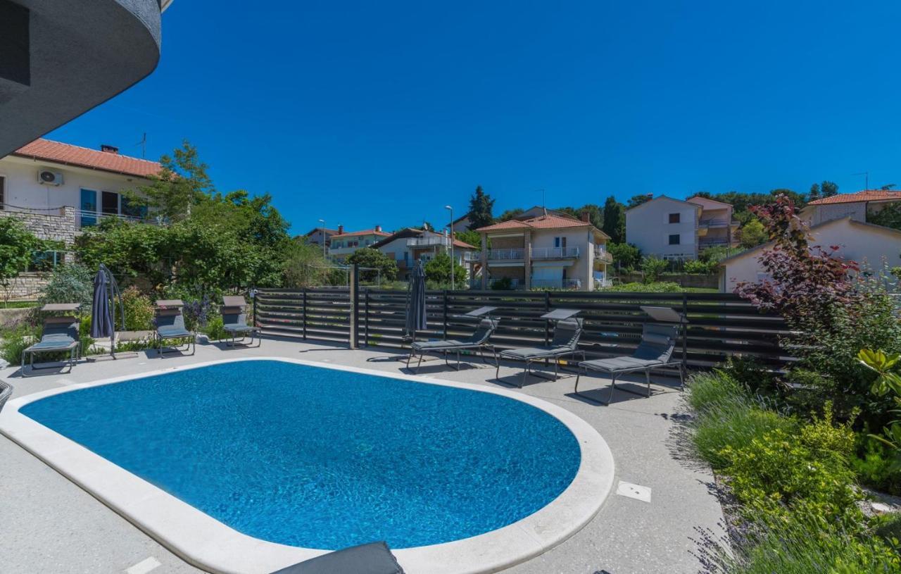 Modern Apartments With Shared Pool Near The Sea Póla Kültér fotó