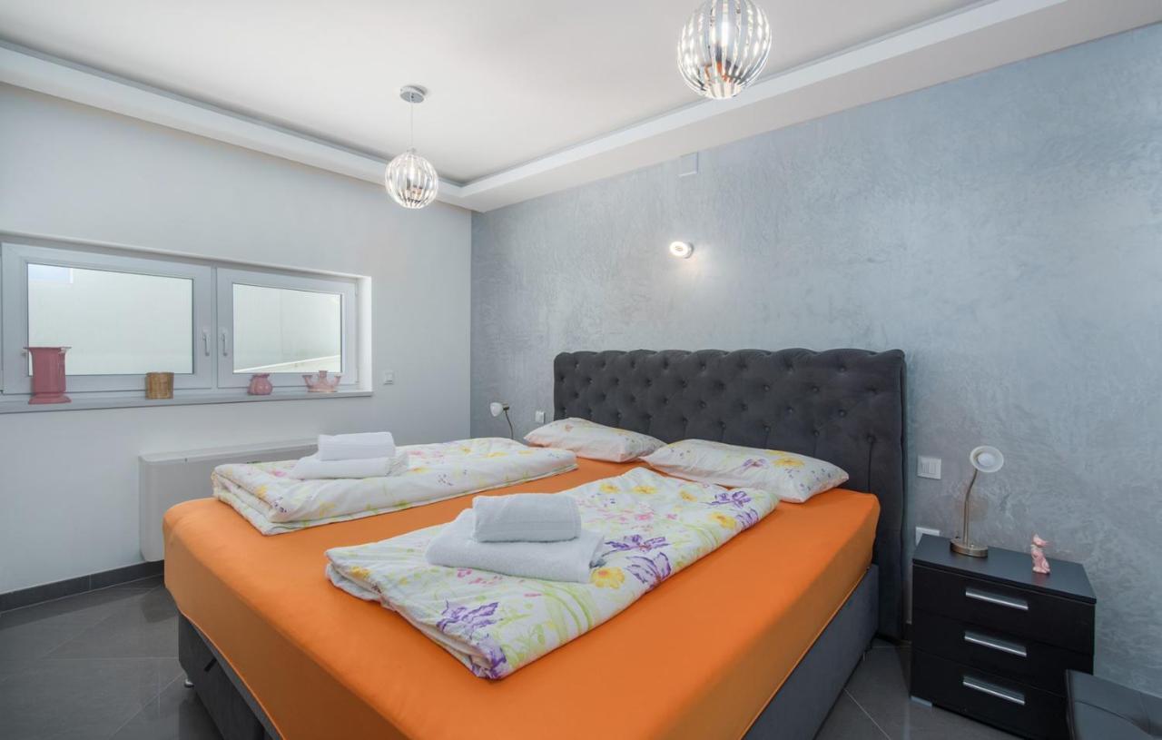 Modern Apartments With Shared Pool Near The Sea Póla Kültér fotó